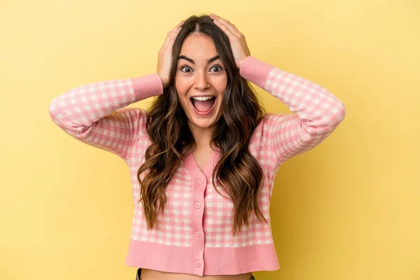 Mulher Branca Jovem Isolado Fundo Amarelo Gritando Muito Animado Apaixonado — Fotografia de Stock