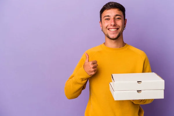 Young Caucasian Man Holding Pizzas Isolated Purple Background Smiling Raising — 스톡 사진