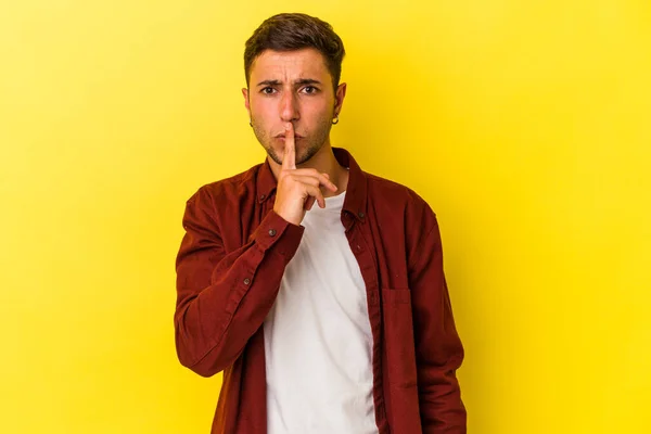 Young Caucasian Man Tattoos Isolated Yellow Background Keeping Secret Asking — Foto de Stock