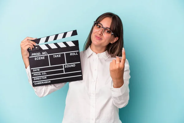 Young Caucasian Woman Holding Clapperboard Isolated Blue Background Pointing Finger — 图库照片