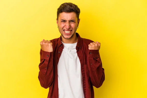 Young Caucasian Man Tattoos Isolated Yellow Background Upset Screaming Tense — ストック写真