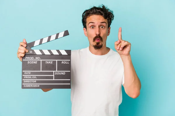 Young Caucasian Man Holding Clapperboard Isolated Blue Background Having Some — Stock Photo, Image