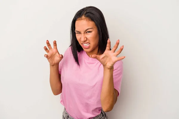 Jong Latijn Vrouw Geïsoleerd Witte Achtergrond Boos Schreeuwen Met Gespannen — Stockfoto