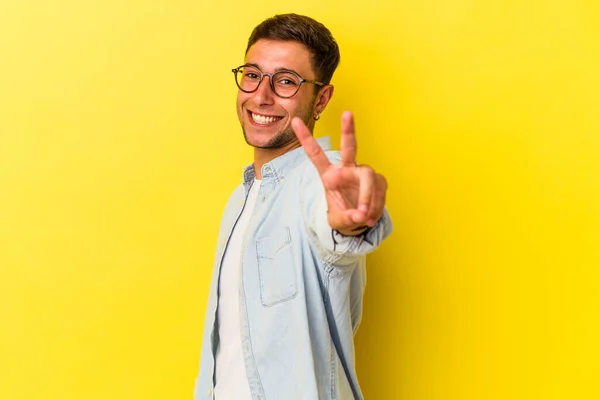 Young Caucasian Man Tattoos Isolated Yellow Background Joyful Carefree Showing — 스톡 사진