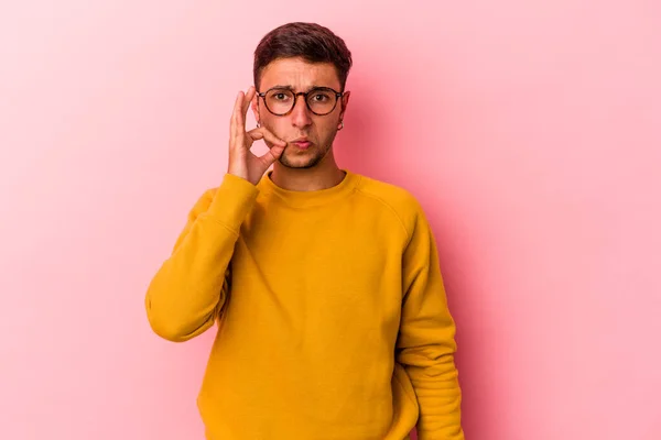 Young Caucasian Man Tattoos Isolated Yellow Background Fingers Lips Keeping — Foto de Stock