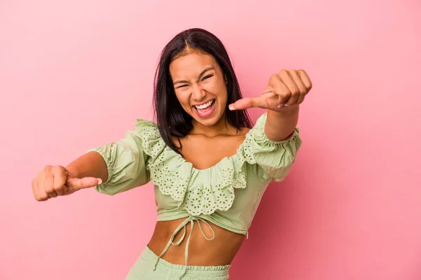Young Latin Woman Isolated Pink Background Raising Both Thumbs Smiling — Stock Photo, Image