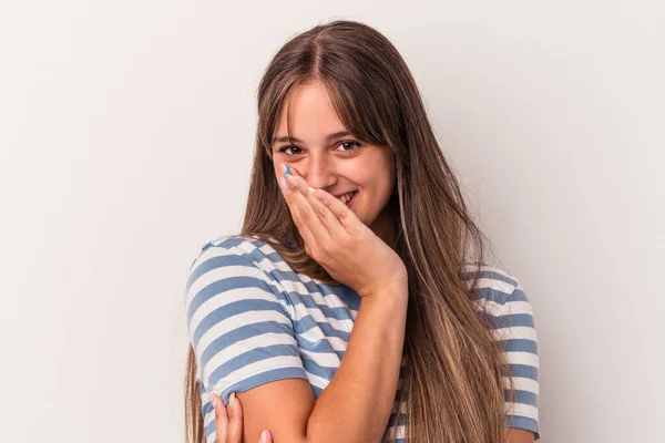Beyaz Arka Planda Izole Edilmiş Genç Beyaz Kadın Gülüyor Kaygısız — Stok fotoğraf