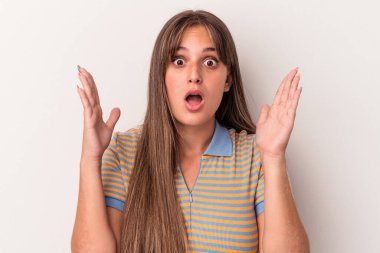 Beyaz arka planda izole genç beyaz kadın bir fikri, ilham konsepti var.