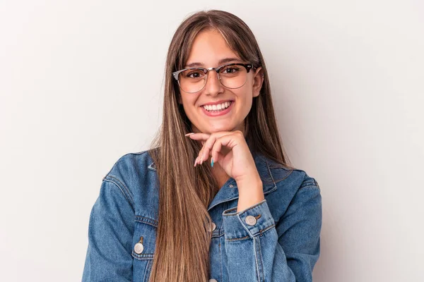 Joven Mujer Caucásica Aislada Sobre Fondo Blanco Sonriendo Feliz Confiada —  Fotos de Stock