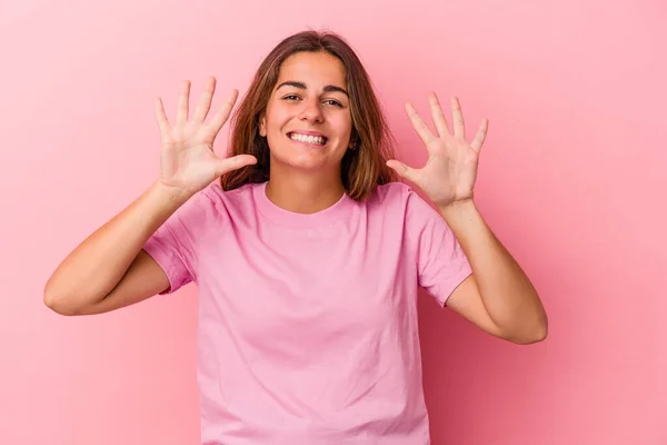 Jonge Blanke Vrouw Geïsoleerd Roze Achtergrond Tonen Nummer Tien Met — Stockfoto