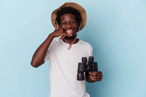 Young African American Man Holding Binoculars Isolated Blue Background Showing — ストック写真