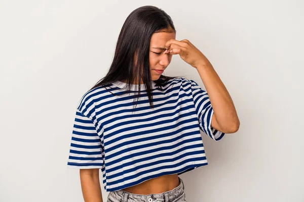 Mulher Latina Jovem Isolado Fundo Branco Com Uma Dor Cabeça — Fotografia de Stock