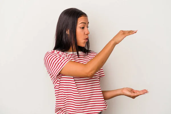 Young Latin Woman Isolated White Background Shocked Amazed Holding Copy — Stock Photo, Image