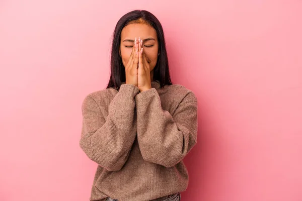 Young Latin Woman Isolated Pink Background Holding Hands Pray Mouth — Stock Photo, Image