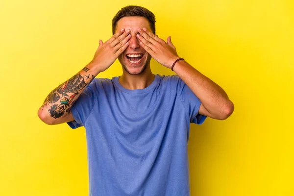 Young Caucasian Man Tattoos Isolated Yellow Background Covers Eyes Hands —  Fotos de Stock