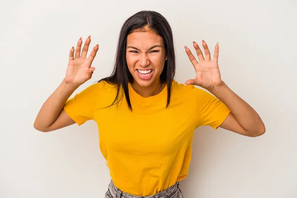 Mulher Latina Jovem Isolado Fundo Branco Mostrando Garras Imitando Gato — Fotografia de Stock