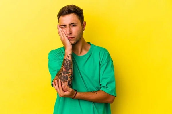 Young Caucasian Man Tattoos Isolated Yellow Background Who Bored Fatigued —  Fotos de Stock