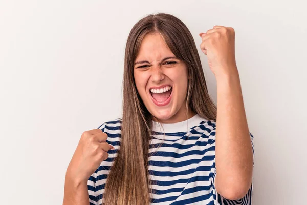 Mujer Caucásica Joven Aislada Sobre Fondo Blanco Animando Despreocupado Emocionado —  Fotos de Stock