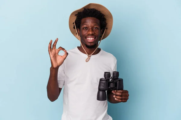 Young African American Man Holding Binoculars Isolated Blue Background Cheerful — ストック写真