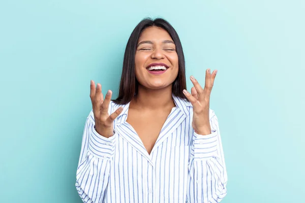 Young Venezuelan Woman Isolated Blue Background Laughs Out Loudly Keeping — Stock Photo, Image