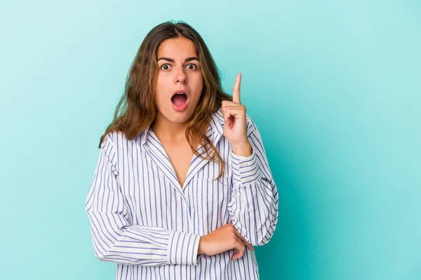 Mulher Caucasiana Jovem Isolado Fundo Azul Ter Uma Ideia Conceito — Fotografia de Stock