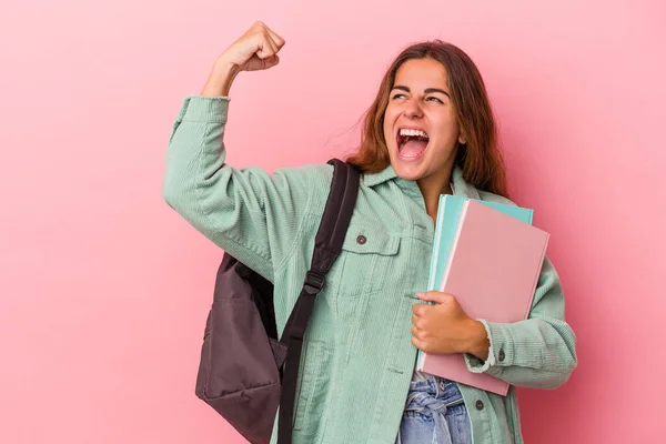 Jonge Blanke Studente Vrouw Met Boeken Geïsoleerd Roze Achtergrond Raisen — Stockfoto