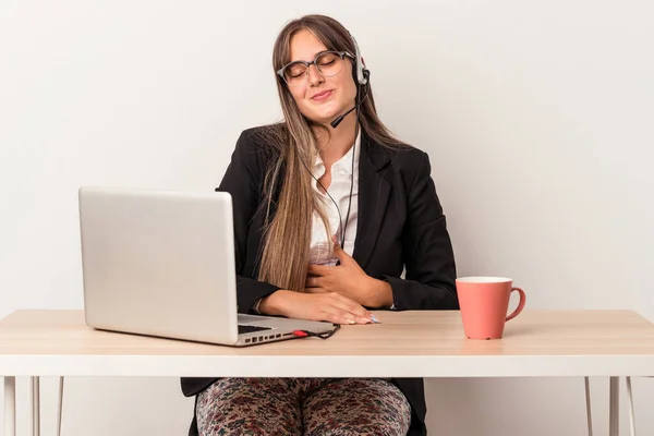 Jonge Blanke Vrouw Doet Telewerken Geïsoleerd Witte Achtergrond Raakt Buik — Stockfoto