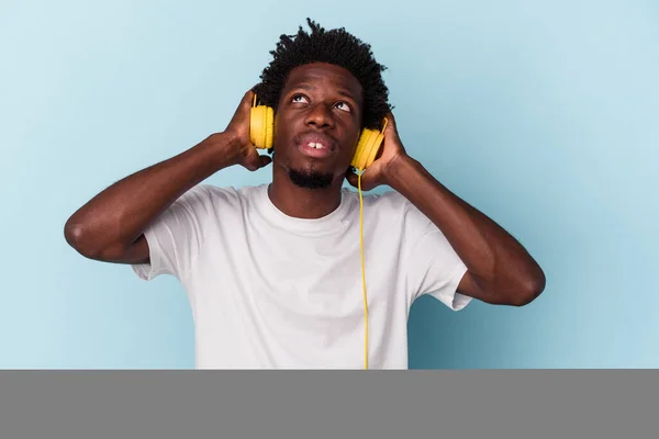 Young African American Man Listening Music Isolated Blue Background Relaxed — ストック写真