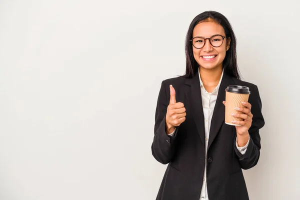 Jovem Mulher Latina Negócios Segurando Café Take Away Isolado Fundo — Fotografia de Stock