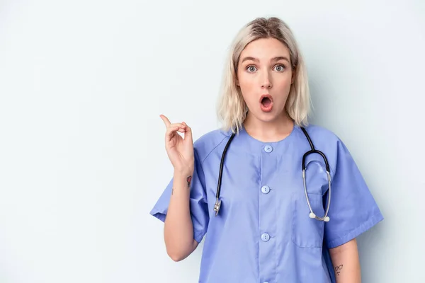 Young Nurse Woman Isolated Blue Background Pointing Side — Foto Stock