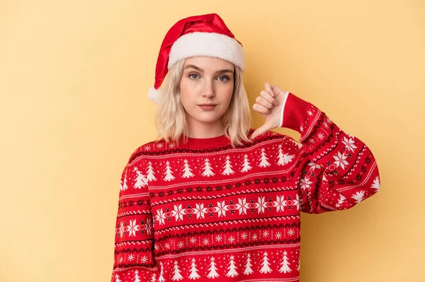 Young Caucasian Woman Celebrating Christmas Isolated Yellow Background Showing Dislike — Stock Photo, Image