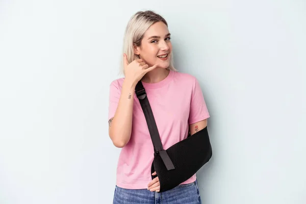 Young Caucasian Woman Broken Hand Isolated Blue Background Showing Mobile —  Fotos de Stock