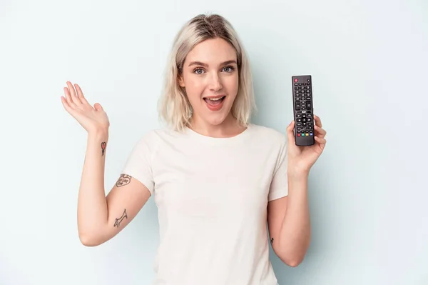 Young Caucasian Woman Holding Controller Isolated Blue Background Receiving Pleasant — Foto de Stock