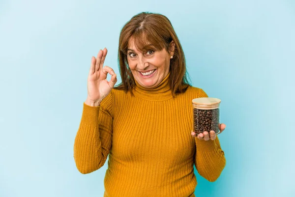 Middle Age Woman Holding Coffee Jar Isolated Blue Background — Fotografia de Stock