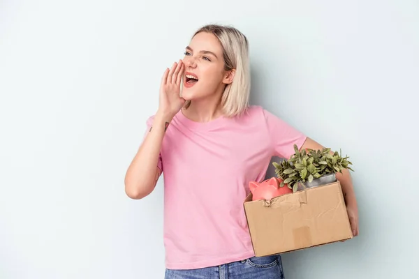 Young Woman Making Move Isolated Background Shouting Holding Palm Opened — Fotografia de Stock