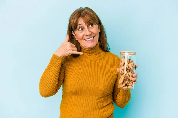 Middle Age Caucasian Woman Holding Cookies Jar Isolated Blue Background — Fotografia de Stock