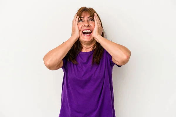 Mujer Caucásica Mediana Edad Aislada Sobre Fondo Blanco Ríe Alegremente — Foto de Stock