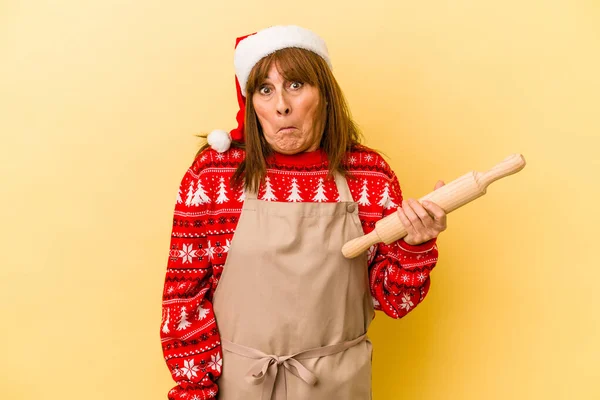 Middle Age Caucasian Woman Cooking Cookies Christmas Isolated Yellow Background — Φωτογραφία Αρχείου