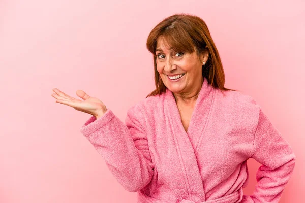 Middle Age Caucasian Woman Wearing Bathrobe Isolated Pink Background Showing — ストック写真
