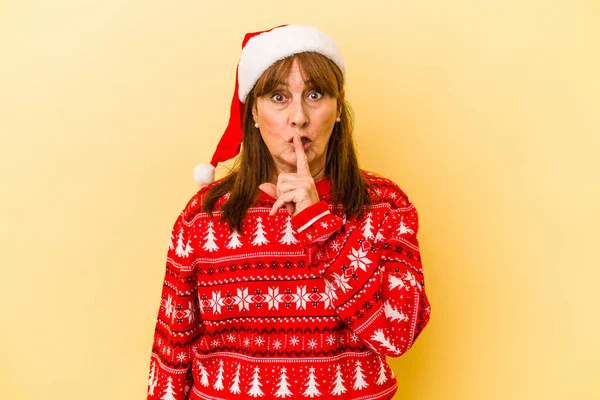 Middle Age Caucasian Woman Celebrating Christmas Isolated Yellow Background Keeping — Φωτογραφία Αρχείου