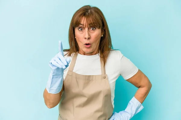Middle Age Caucasian Woman Cleaning Home Isolated Blue Background Having — Stock fotografie