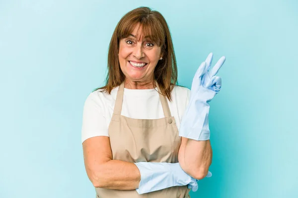 Middle Age Caucasian Woman Cleaning Home Isolated Blue Background Joyful — Fotografia de Stock