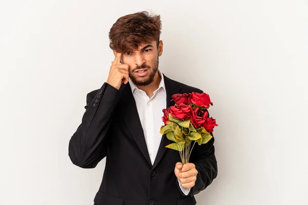 Giovane Uomo Razza Mista Possesso Bouquet Rose Isolate Sfondo Bianco — Foto Stock
