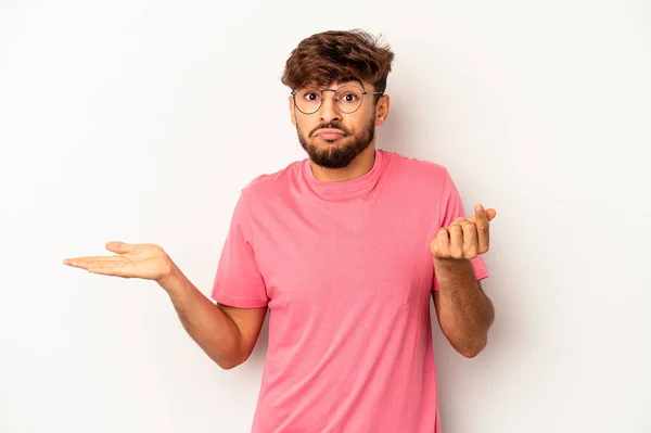 Young Mixed Race Man Isolated Grey Background Showing She Has — Stock Photo, Image