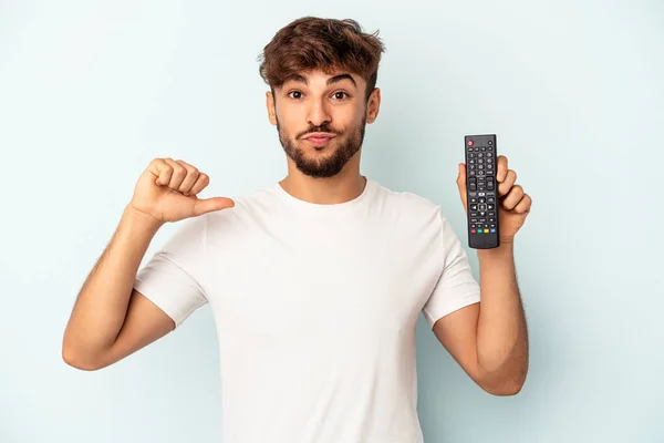 Young Mixed Race Man Holding Controller Isolated Blue Background Feels — Fotografia de Stock