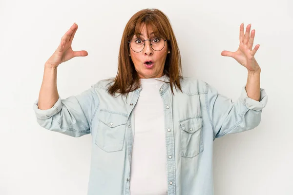 Mujer Caucásica Mediana Edad Aislada Sobre Fondo Blanco Celebrando Una — Foto de Stock