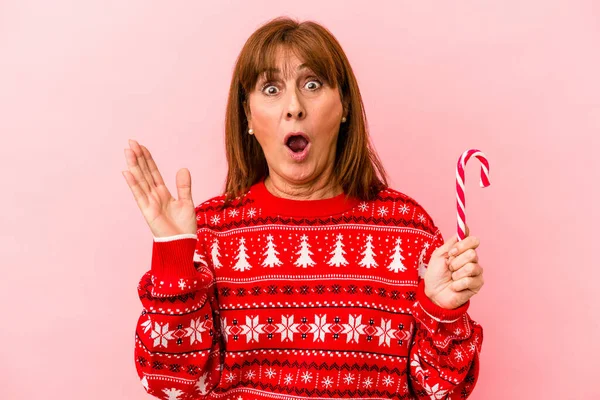 Middle Age Caucasian Woman Holding Christmas Stick Isolated Pink Background — Stok fotoğraf