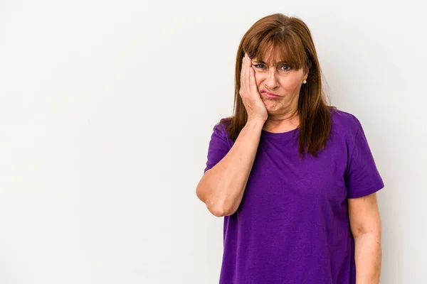 Medelålders Kaukasiska Kvinna Isolerad Vit Bakgrund Som Känner Sig Ledsen — Stockfoto