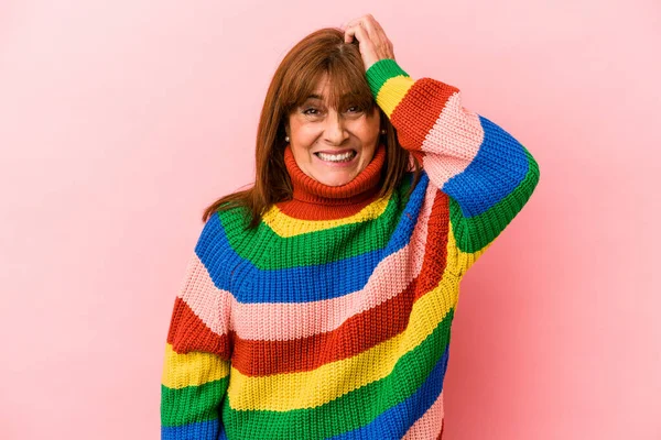 Mujer Caucásica Mediana Edad Vistiendo Suéter Multicolor Aislado Sobre Fondo —  Fotos de Stock