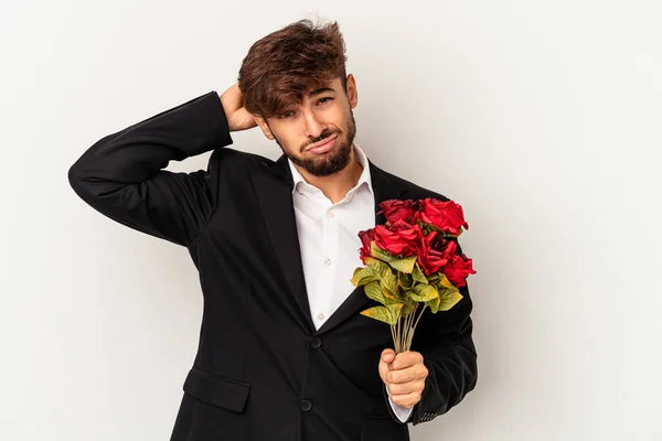 Giovane Uomo Razza Mista Possesso Bouquet Rose Isolate Sfondo Bianco — Foto Stock